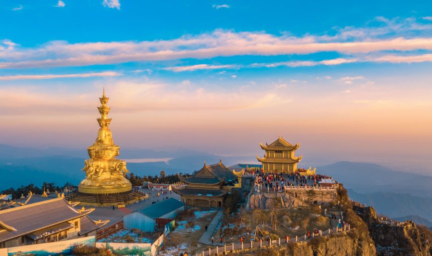 Mount Emei:  A Seasonal Symphony of Nature and Adventure